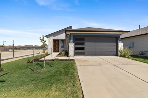 1150 Amistad Loop