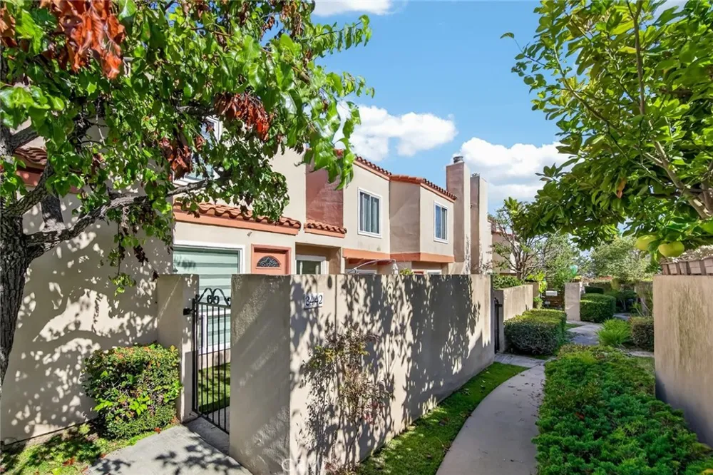3442 Del Amo Torrance, CA 90503