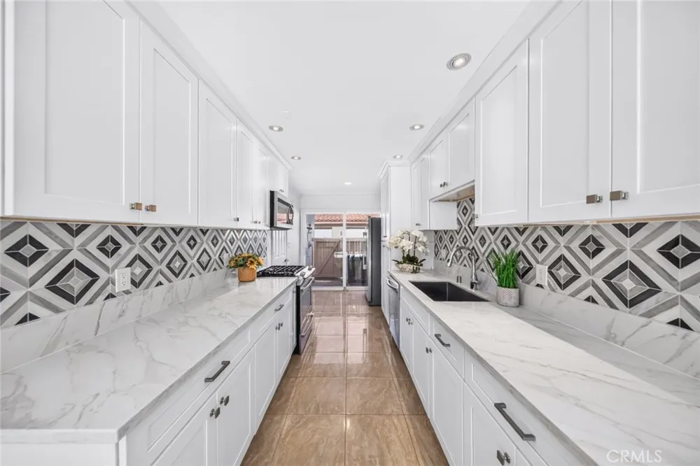 3442 Del Amo Torrance, CA 90503