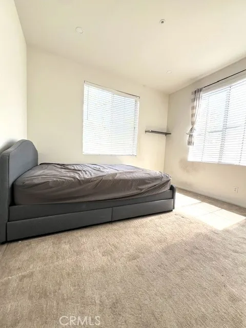 27 Del Sonterra Irvine, CA 92606
