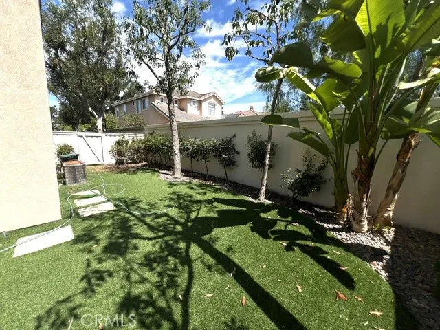 27 Del Sonterra Irvine, CA 92606