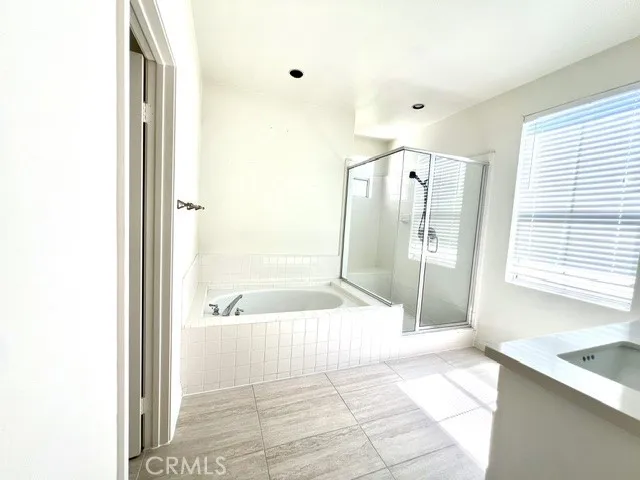 27 Del Sonterra Irvine, CA 92606