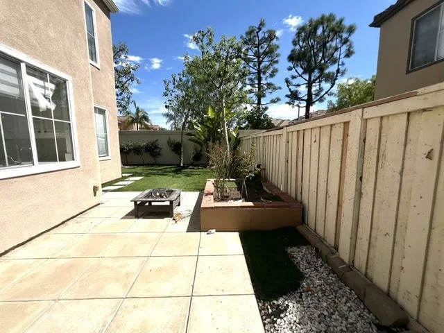 27 Del Sonterra Irvine, CA 92606