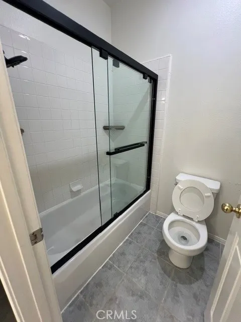27 Del Sonterra Irvine, CA 92606