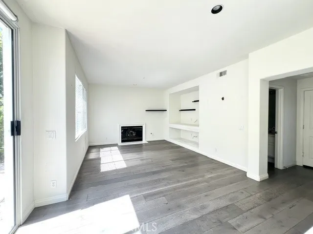 27 Del Sonterra Irvine, CA 92606