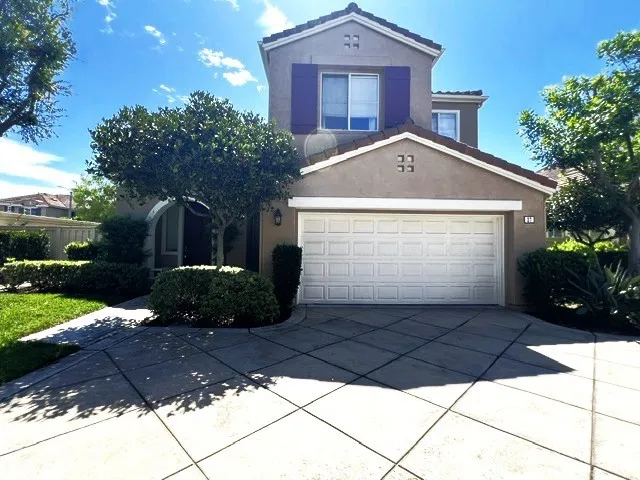 27 Del Sonterra Irvine, CA 92606