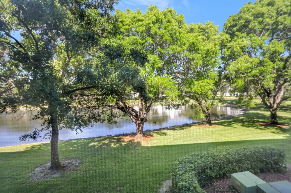 2202 LUCAYA Bend #G2 Coconut Creek, FL 33066