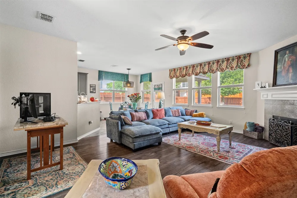 804 Montrose Trail DeSoto, TX 75115