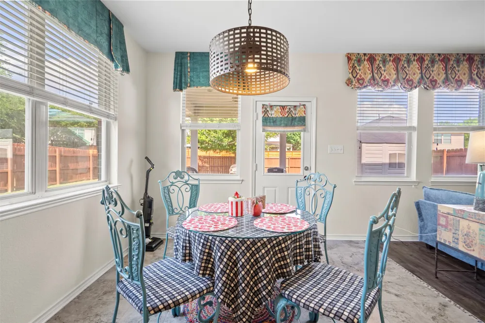 804 Montrose Trail DeSoto, TX 75115