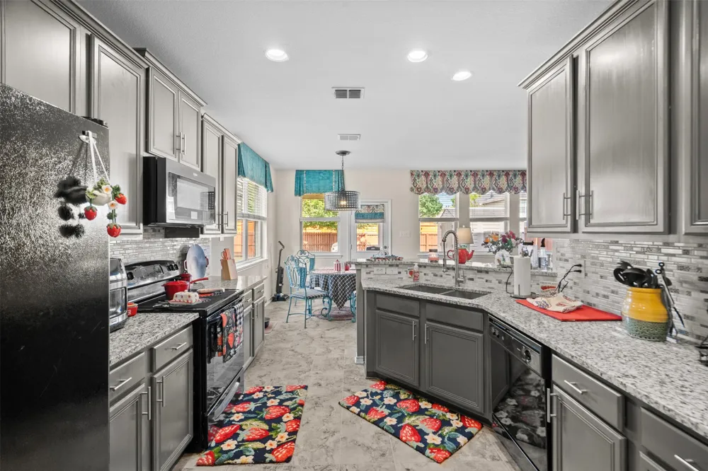 804 Montrose Trail DeSoto, TX 75115