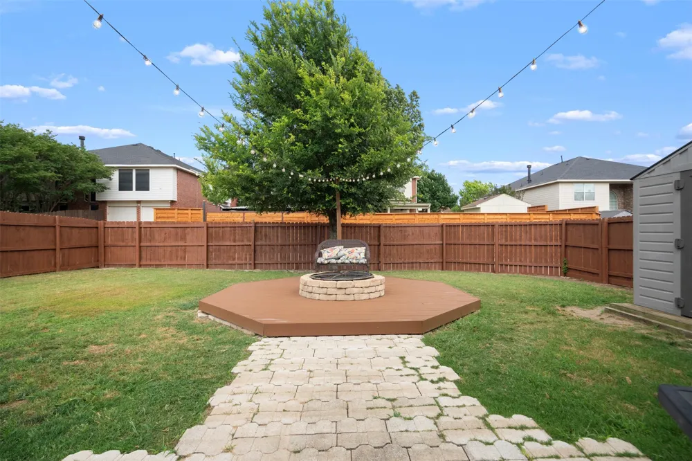 804 Montrose Trail DeSoto, TX 75115