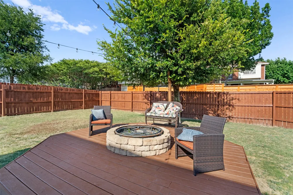 804 Montrose Trail DeSoto, TX 75115