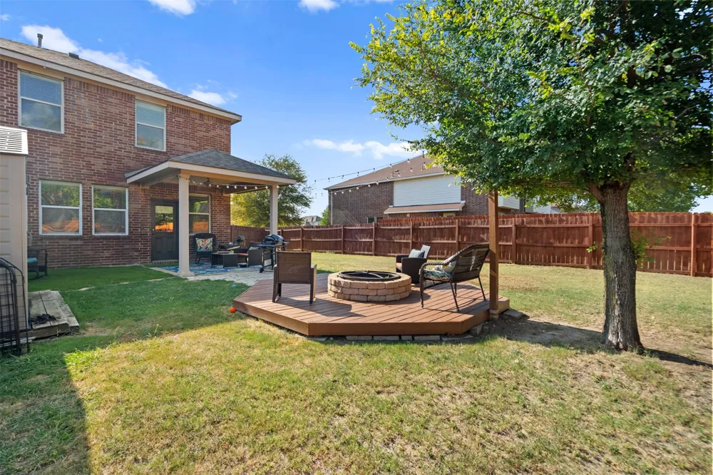804 Montrose Trail DeSoto, TX 75115