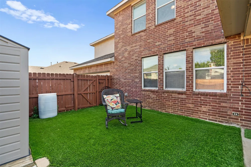 804 Montrose Trail DeSoto, TX 75115