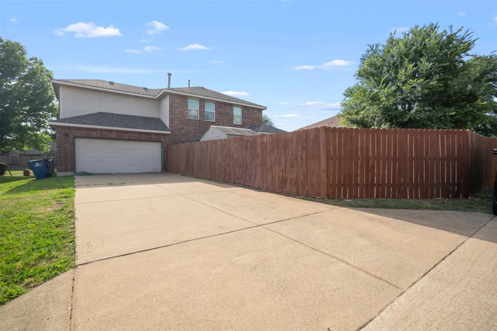 804 Montrose Trail DeSoto, TX 75115