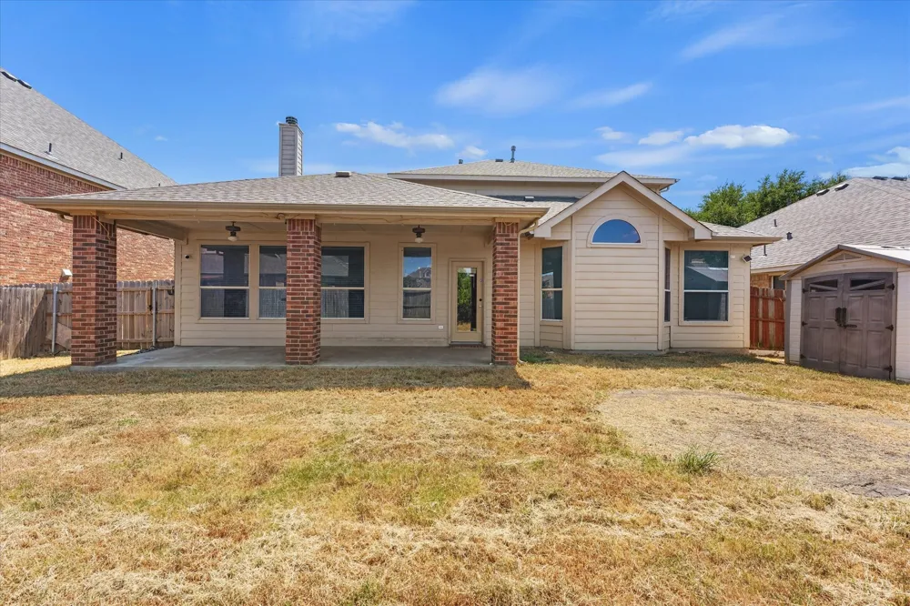 2236 Sparrow Hawk Court Grand Prairie, TX 75052