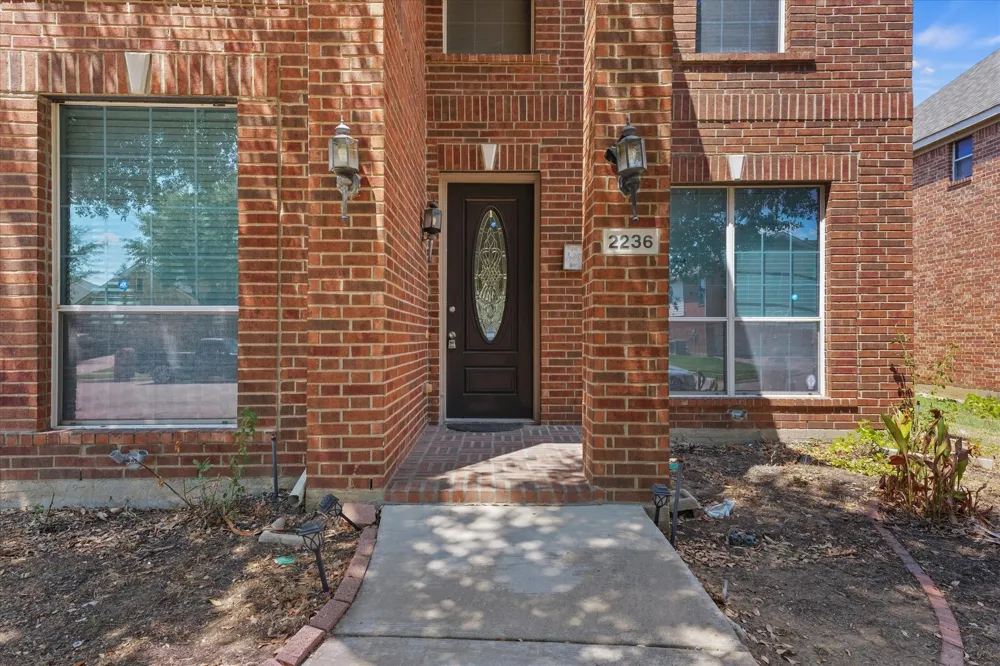 2236 Sparrow Hawk Court Grand Prairie, TX 75052