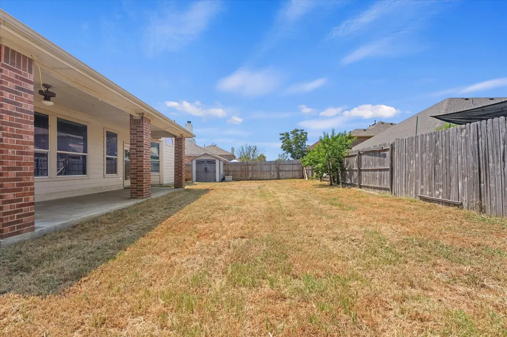 2236 Sparrow Hawk Court Grand Prairie, TX 75052