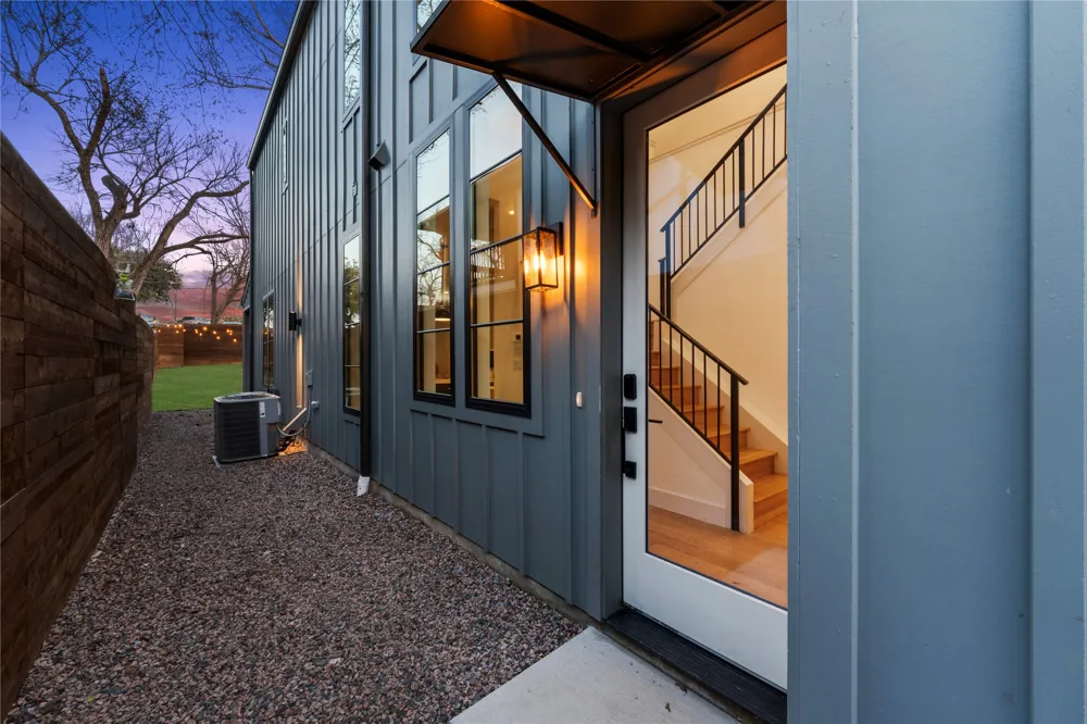 1230 Haines Avenue Dallas, TX 75208