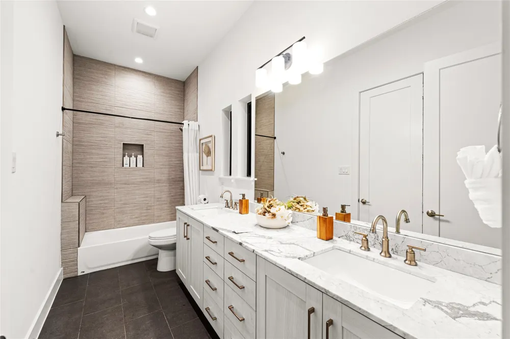 1230 Haines Avenue Dallas, TX 75208