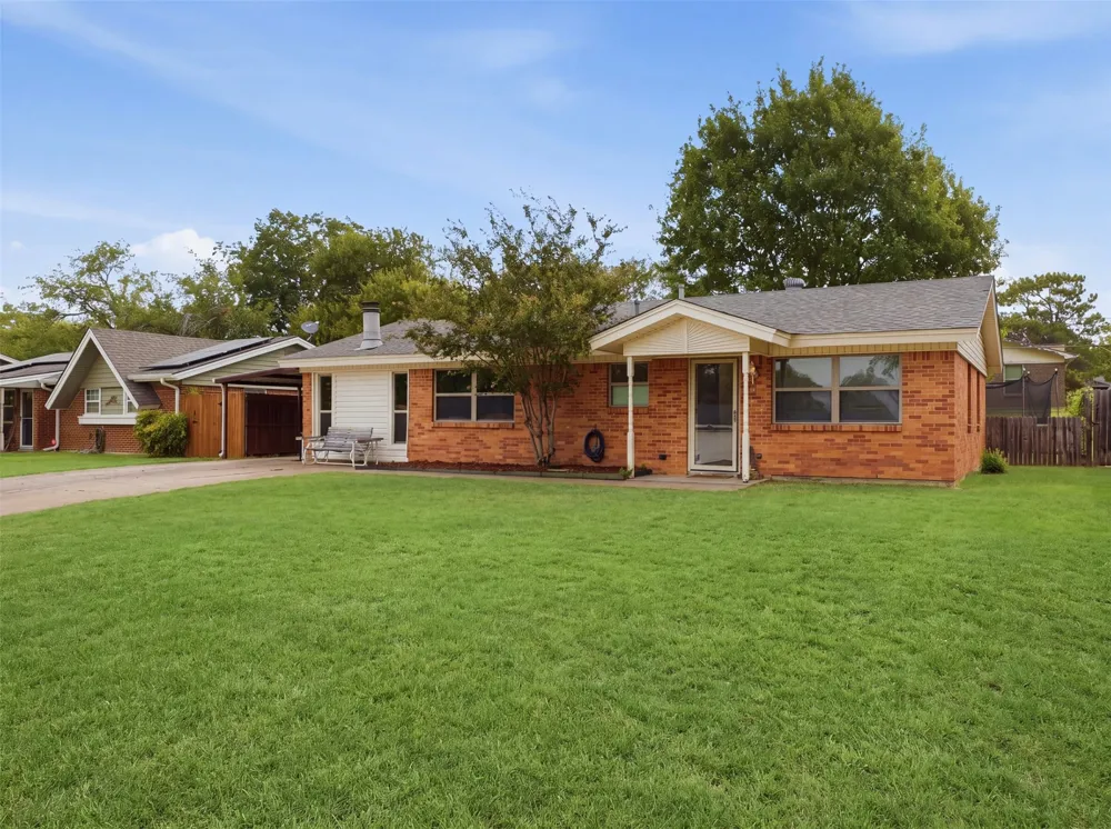 824 Crosby Avenue White Settlement, TX 76108