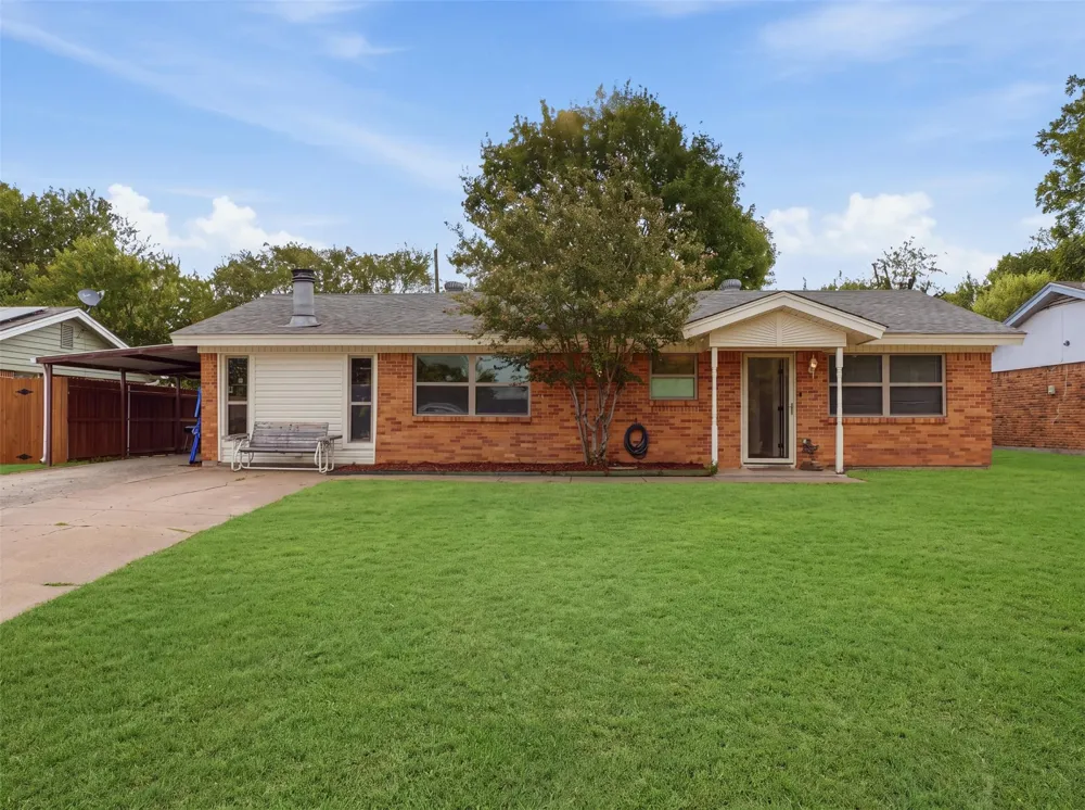 824 Crosby Avenue White Settlement, TX 76108