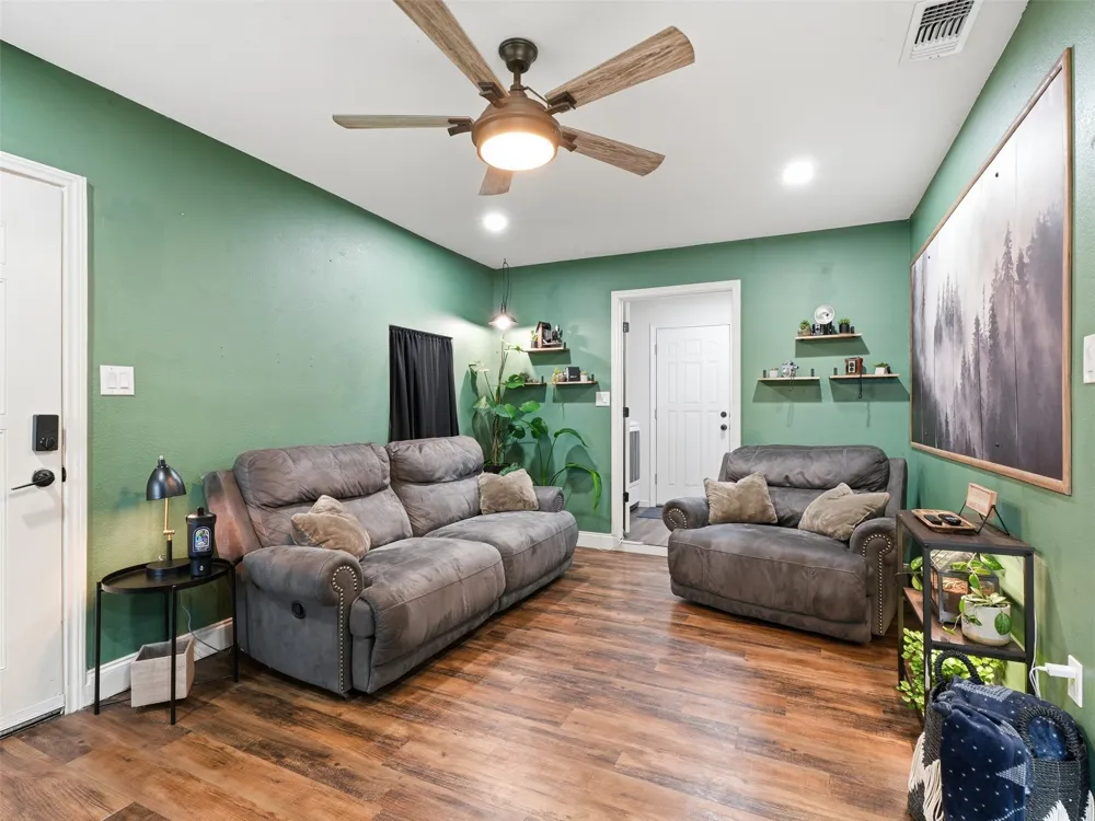 824 Crosby Avenue White Settlement, TX 76108