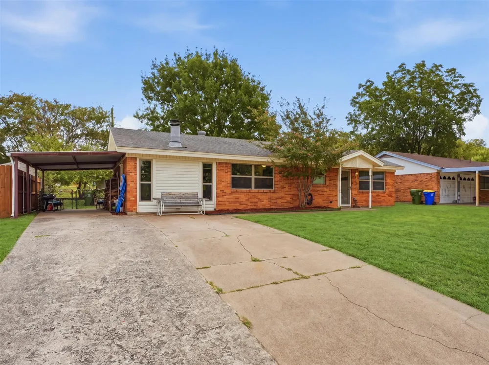 824 Crosby Avenue White Settlement, TX 76108