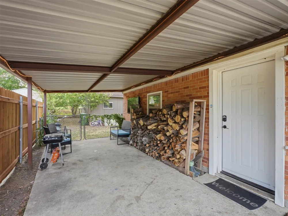 824 Crosby Avenue White Settlement, TX 76108