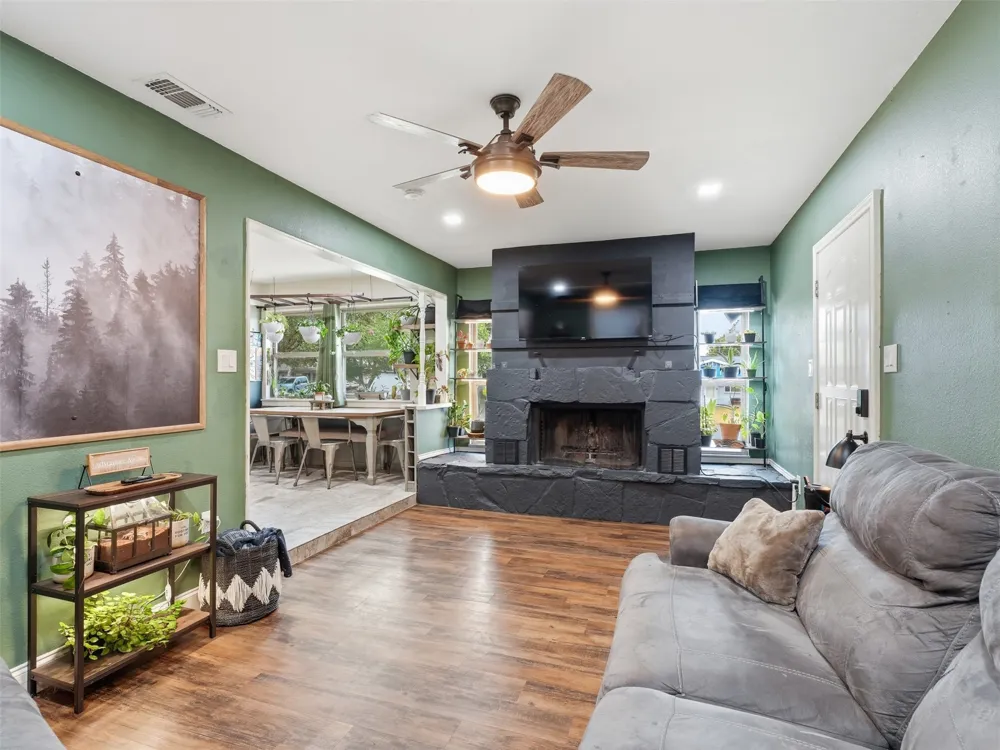 824 Crosby Avenue White Settlement, TX 76108