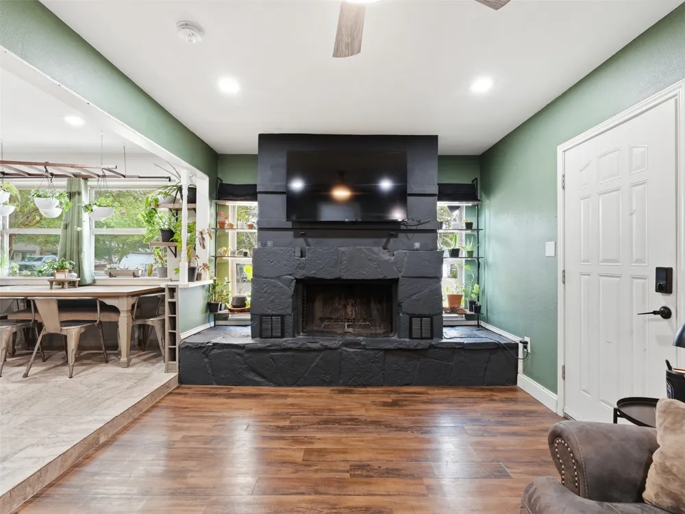 824 Crosby Avenue White Settlement, TX 76108
