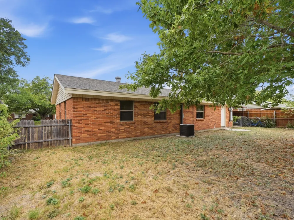 824 Crosby Avenue White Settlement, TX 76108