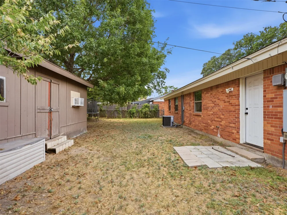 824 Crosby Avenue White Settlement, TX 76108