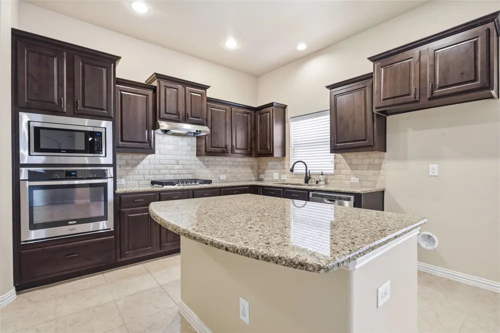 1004 Edgefield Lane Forney, TX 75126