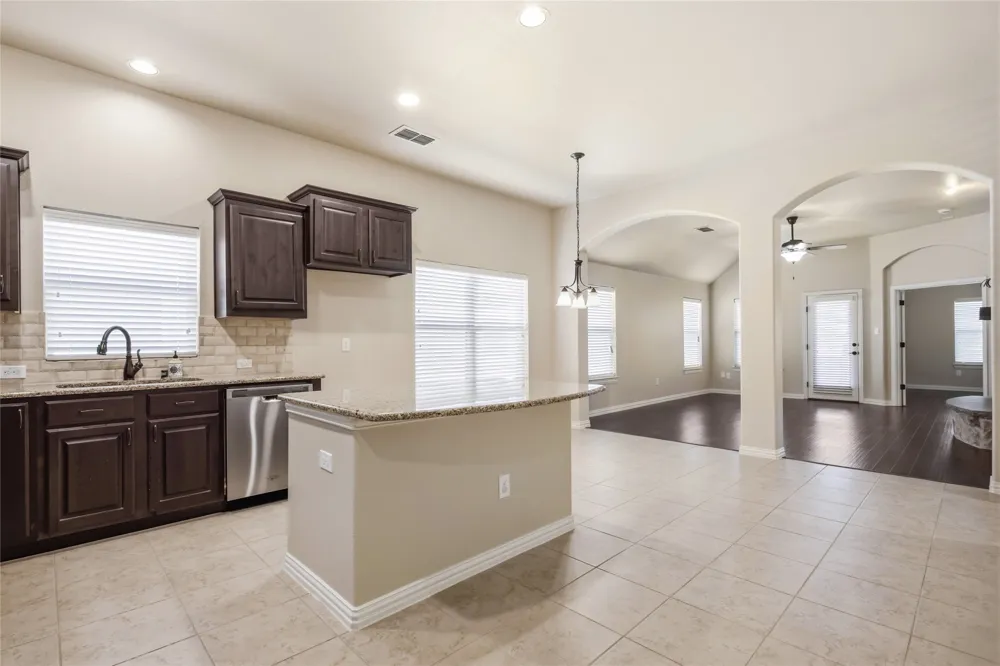 1004 Edgefield Lane Forney, TX 75126