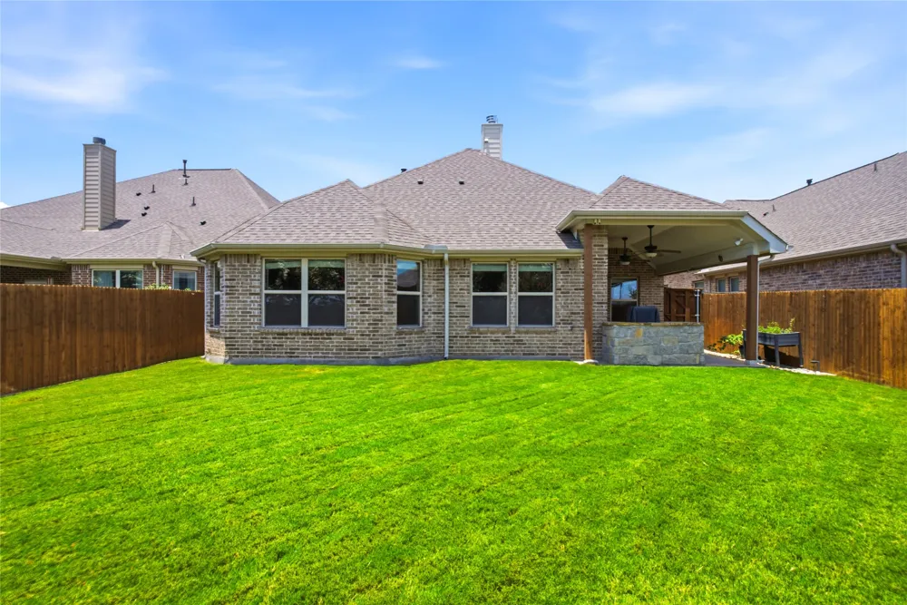1004 Edgefield Lane Forney, TX 75126