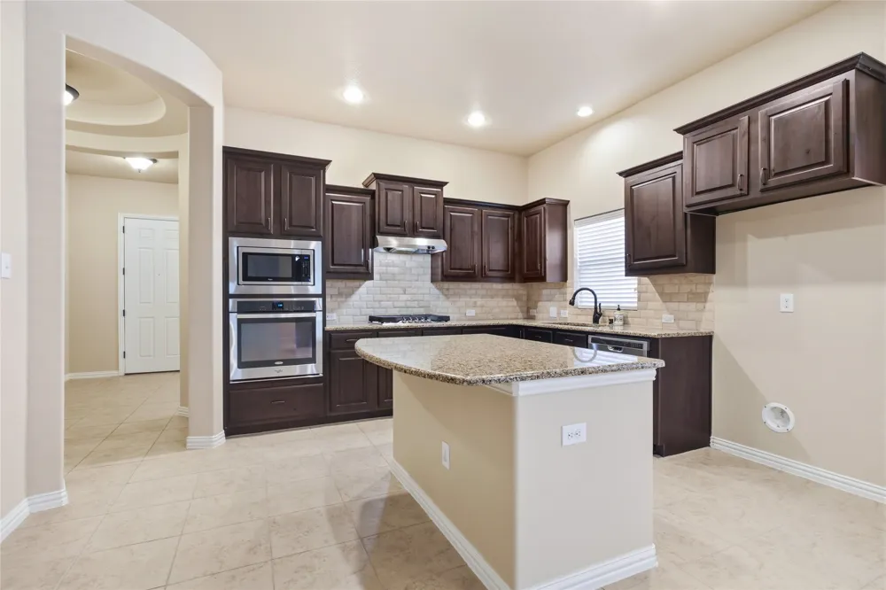 1004 Edgefield Lane Forney, TX 75126