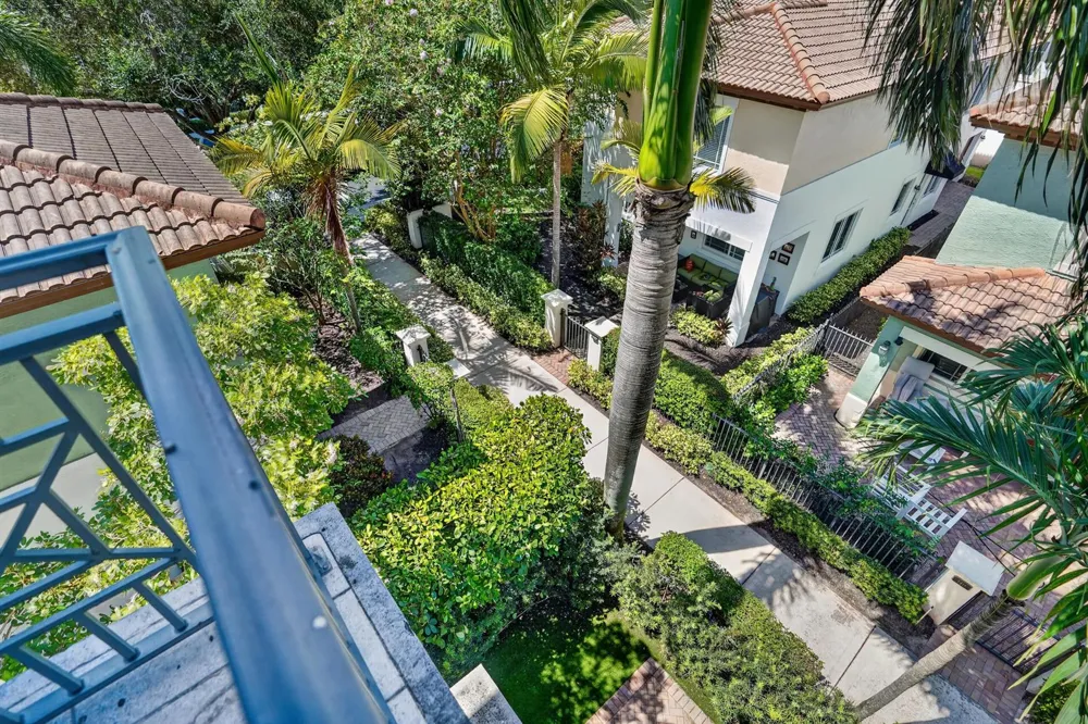 125 NW GARDENER STREET Boca Raton, FL 33432