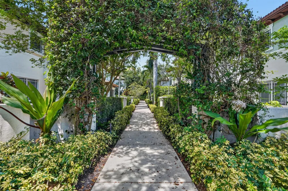 125 NW GARDENER STREET Boca Raton, FL 33432
