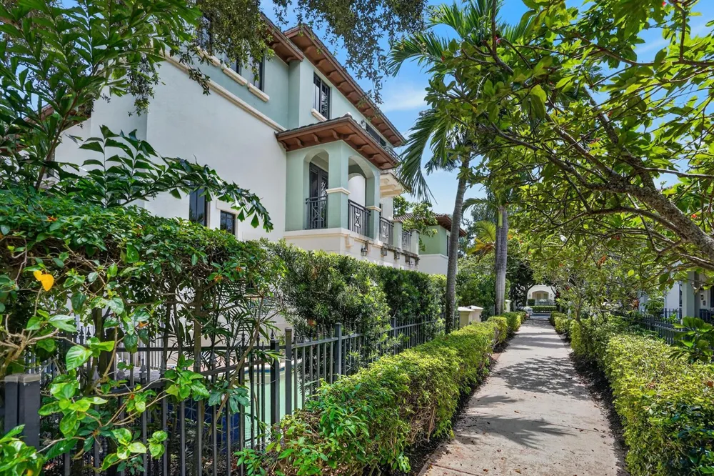 125 NW GARDENER STREET Boca Raton, FL 33432