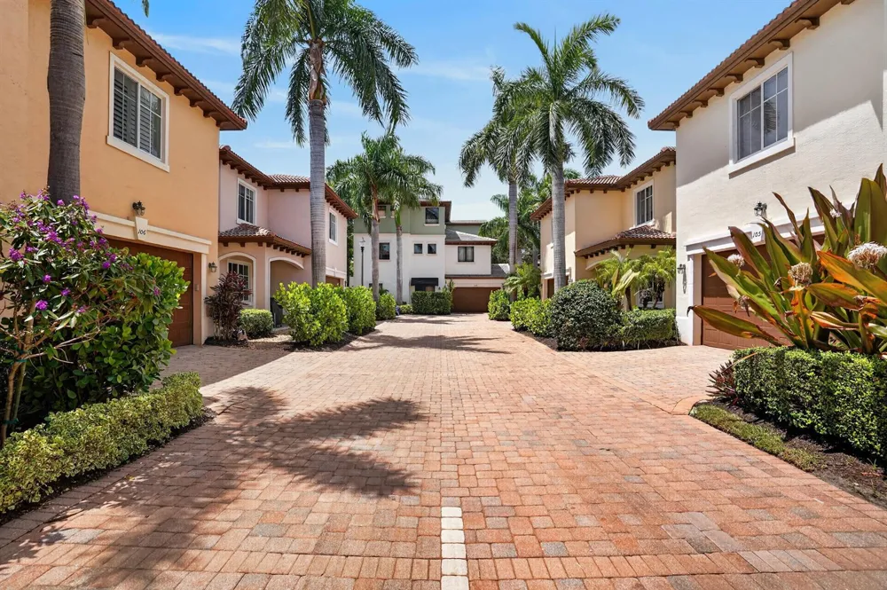 125 NW GARDENER STREET Boca Raton, FL 33432