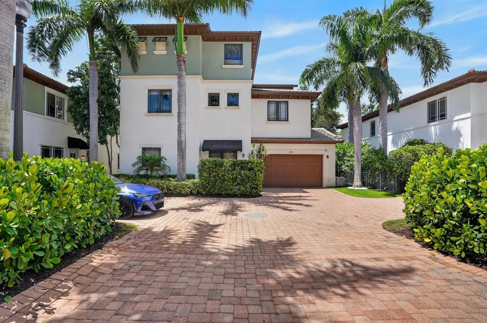 125 NW GARDENER STREET Boca Raton, FL 33432