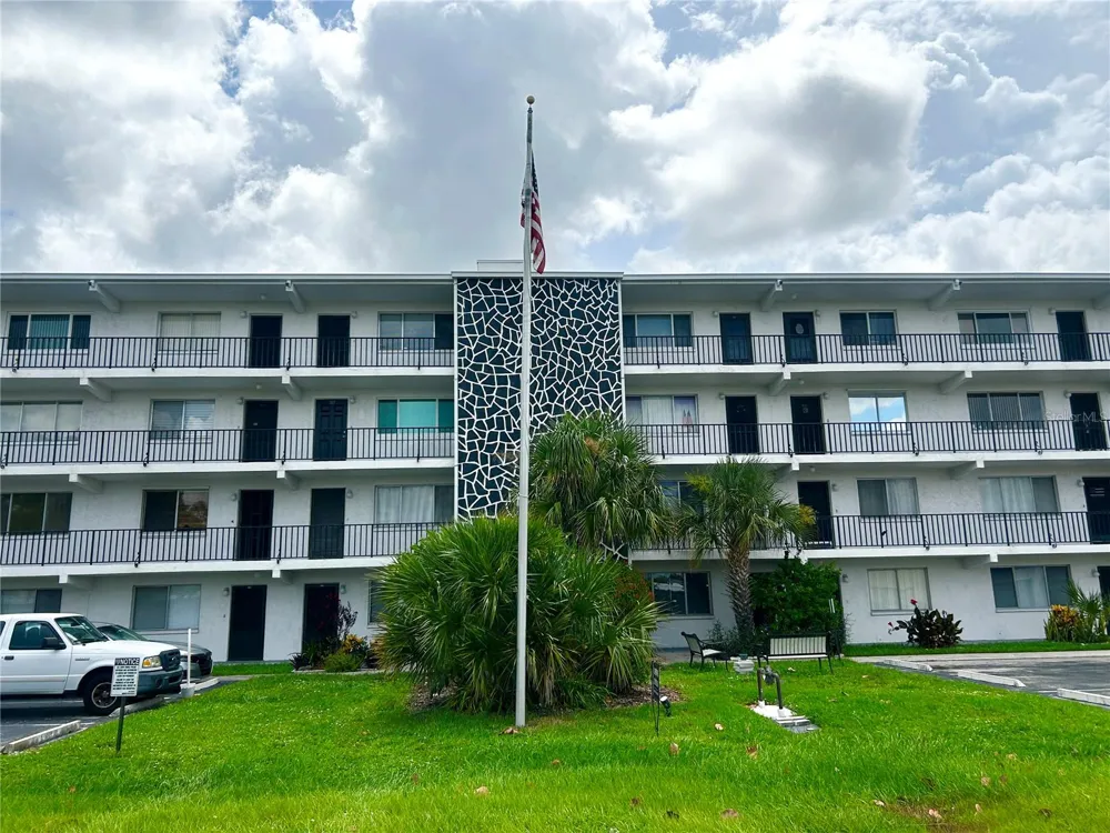 4906 VICTORIA DRIVE #103 Cape Coral, FL 33904