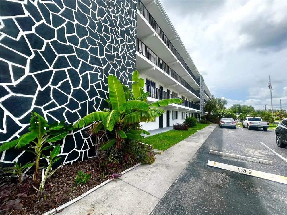 4906 VICTORIA DRIVE #103 Cape Coral, FL 33904