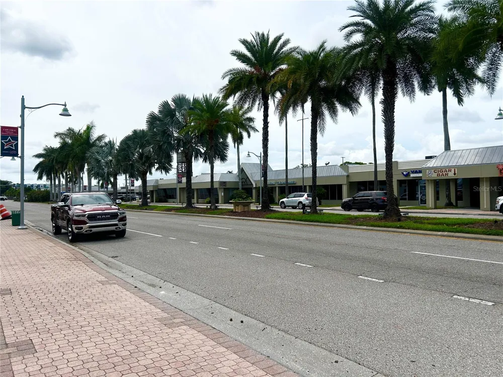 4906 VICTORIA DRIVE #103 Cape Coral, FL 33904