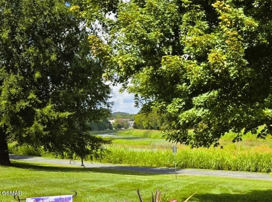 240 River Garden Court Sevierville, TN 37862