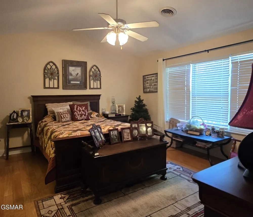 240 River Garden Court Sevierville, TN 37862