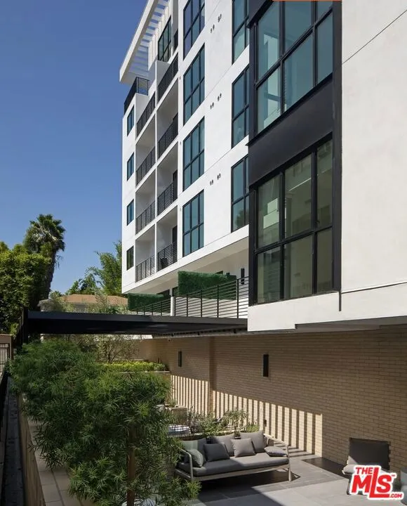 105 S Doheny Drive #PH2 Los Angeles, CA 90048