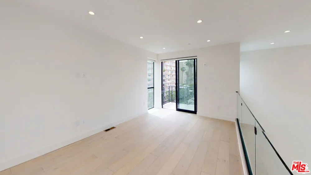 105 S Doheny Drive #PH2 Los Angeles, CA 90048