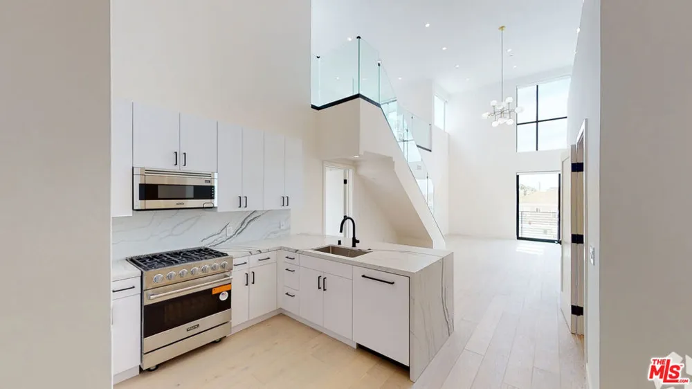 105 S Doheny Drive #PH2 Los Angeles, CA 90048